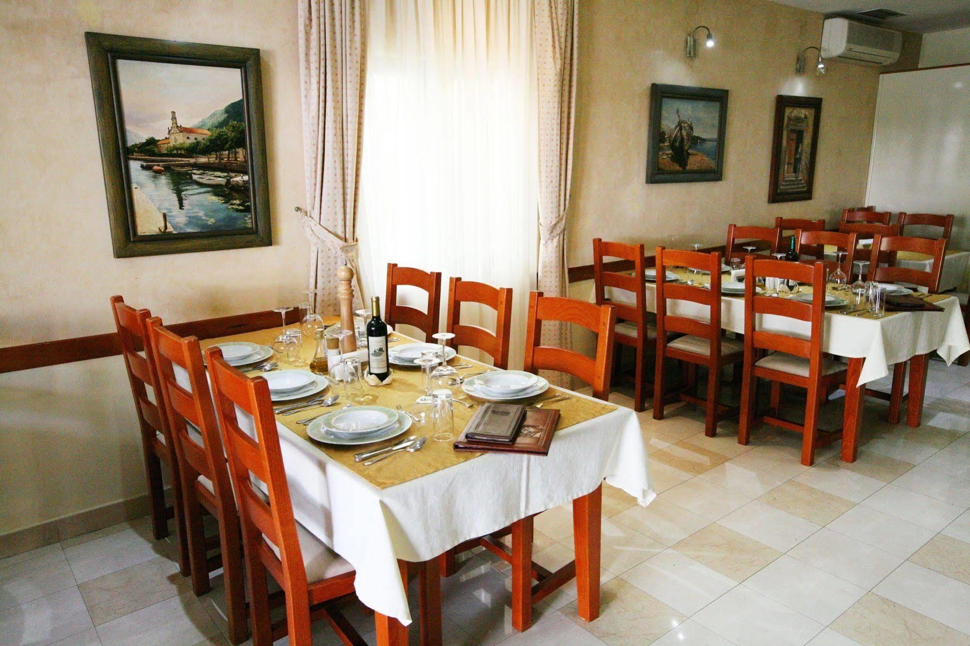 Boutique Hotel Villa Royal Tivat Exterior foto